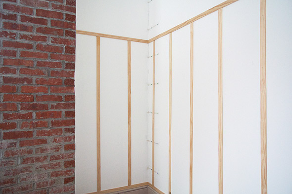 The lattice applied to the bedroom walls